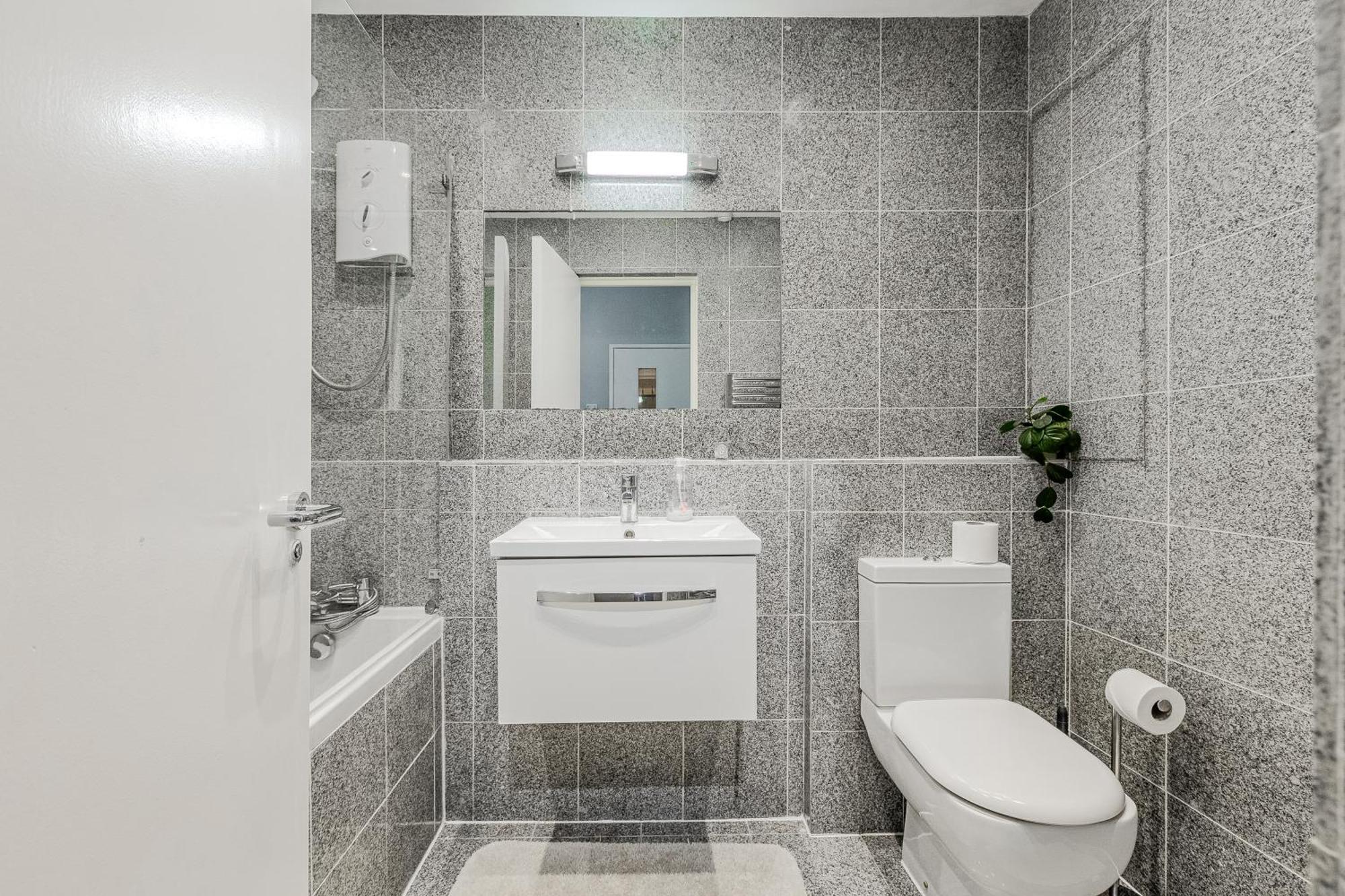 Stunning Central 2Br Flat Btw Soho & Covent Garden Лондон Екстериор снимка