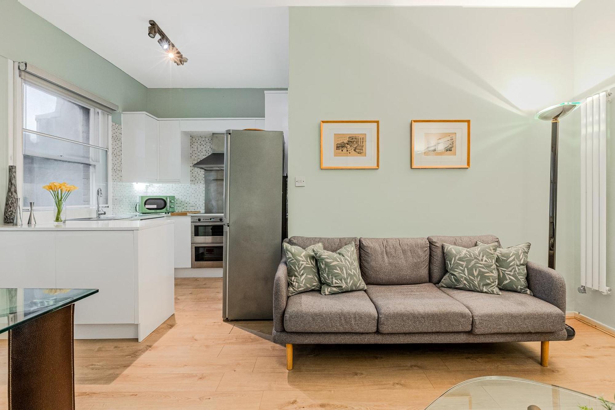 Stunning Central 2Br Flat Btw Soho & Covent Garden Лондон Екстериор снимка